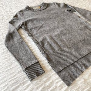 High low button side sweater